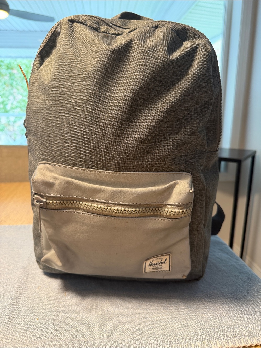Herschel Supply Company Men’s Gray Backpack with Cream Front Pocket